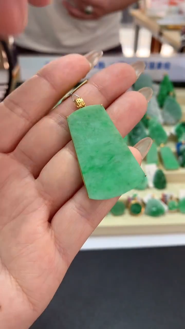 【闪购商品】翡翠吊坠(不含链)18K金镶嵌挂件