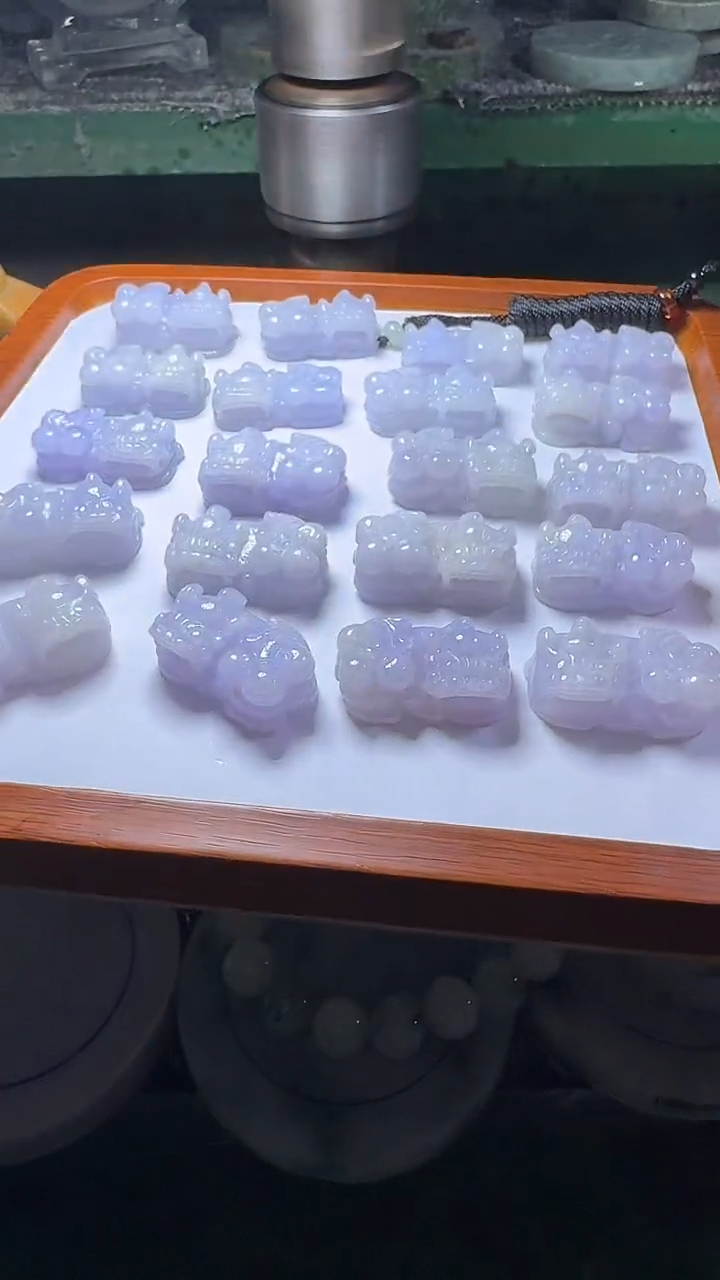 翡翠未镶嵌颈饰貔貅多样性发一件