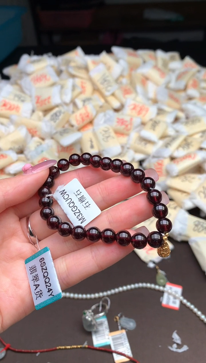 【闪购商品】石榴石手串未镶嵌 — 