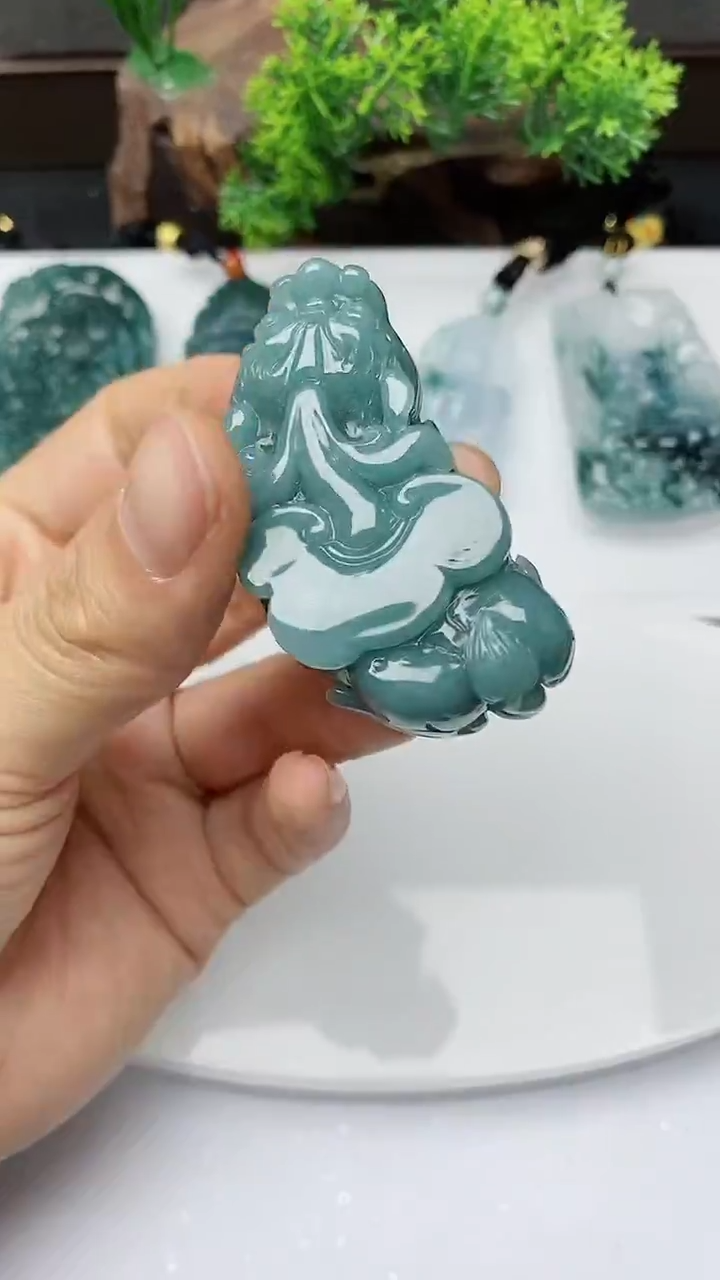 【闪购商品】翡翠颈饰未镶嵌        