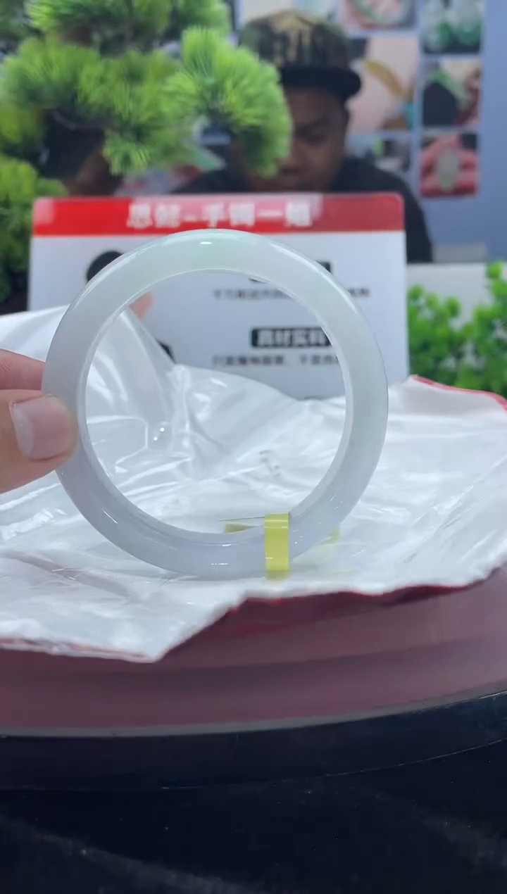 翡翠未镶嵌手镯手镯3