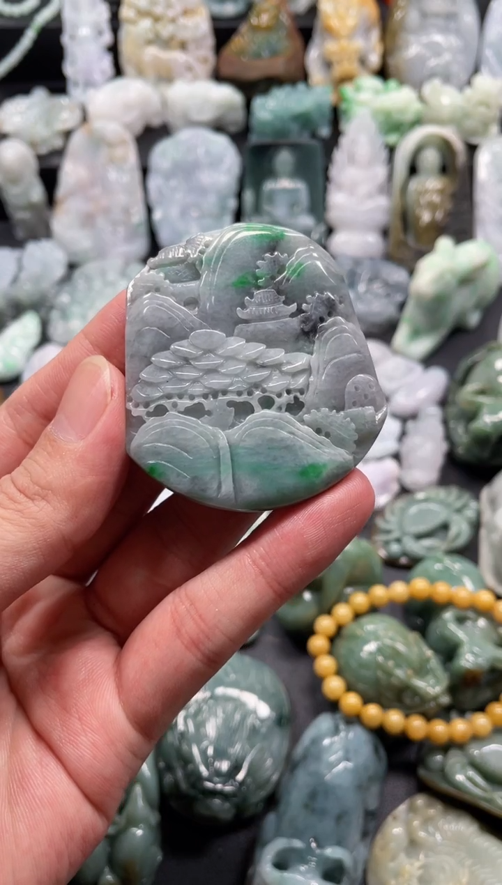 翡翠未镶嵌颈饰偷****闲天然翡翠a货