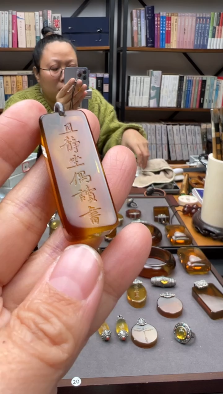 【闪购商品】琥珀颈饰未镶嵌且静坐