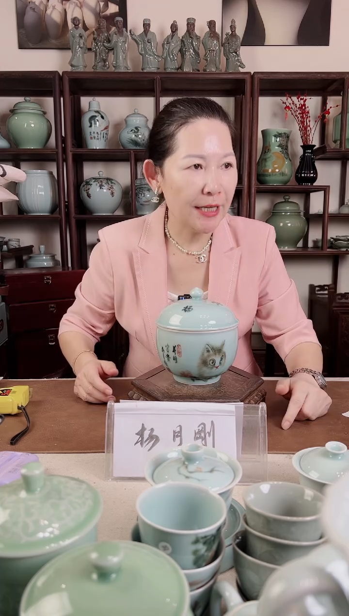 釉中彩 猫画 小盖罐