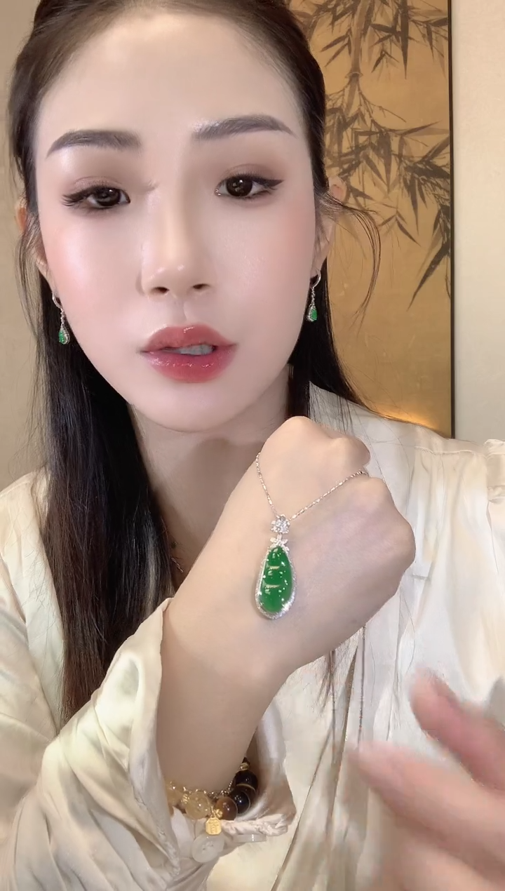 【闪购商品】翡翠吊坠(不含链)18K金镶嵌A16