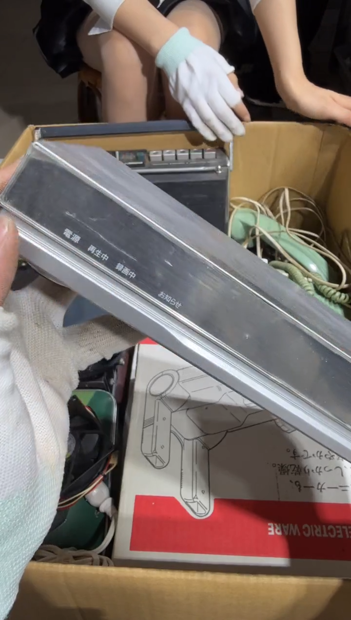 8新自***心 781   中古商品，瑕疵品，不保好坏。