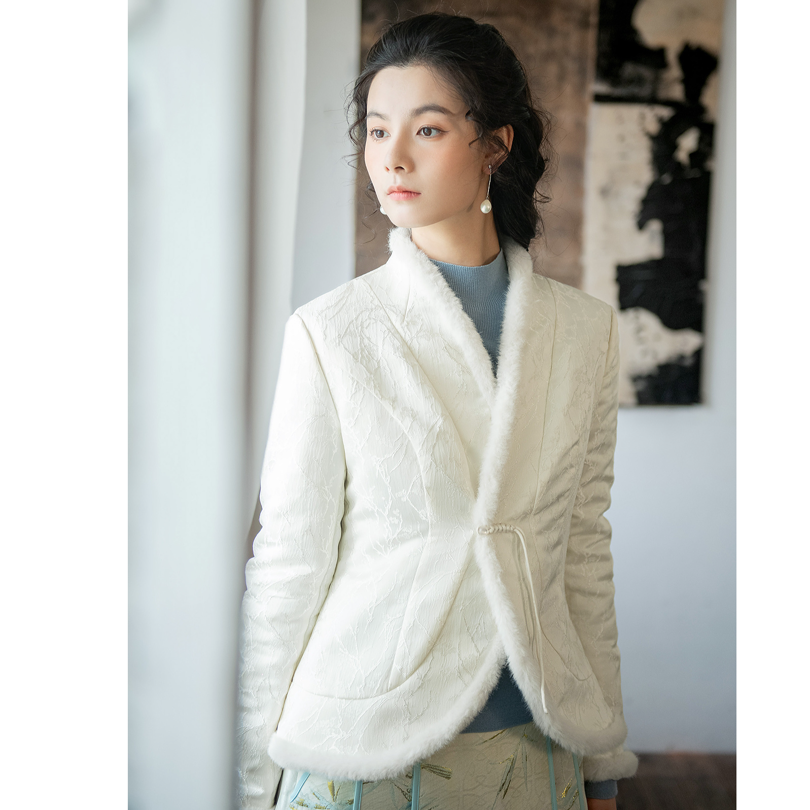 生活在左2024秋冬新品优雅提花国风修身显瘦棉衣女1944097白色款.