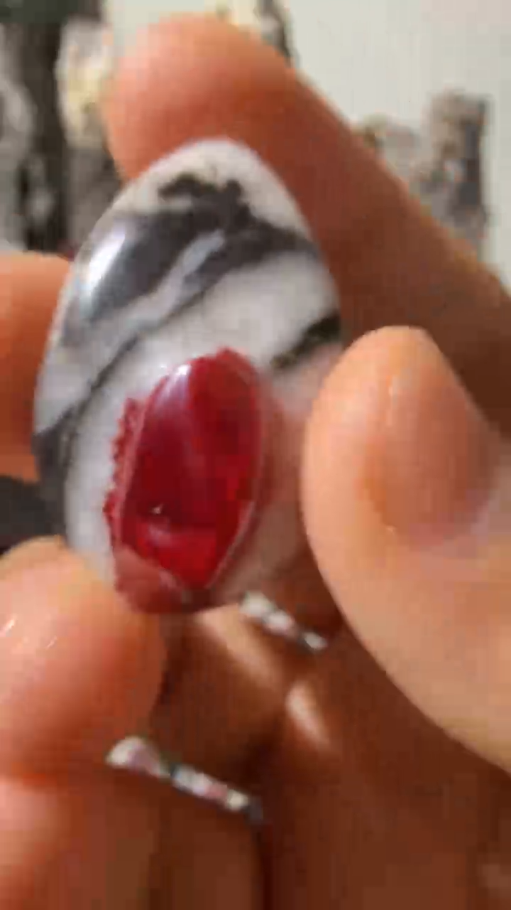 天然辰砂滋****勇天然辰砂天然朱砂大晶砂随行吊坠