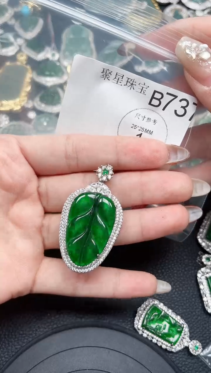 【闪购商品】翡翠颈饰银S925镶嵌送皮绳737