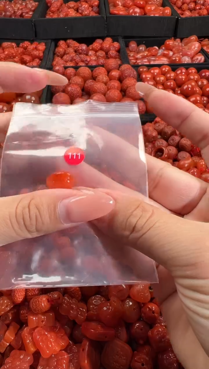 南红玛瑙未镶嵌颈饰1