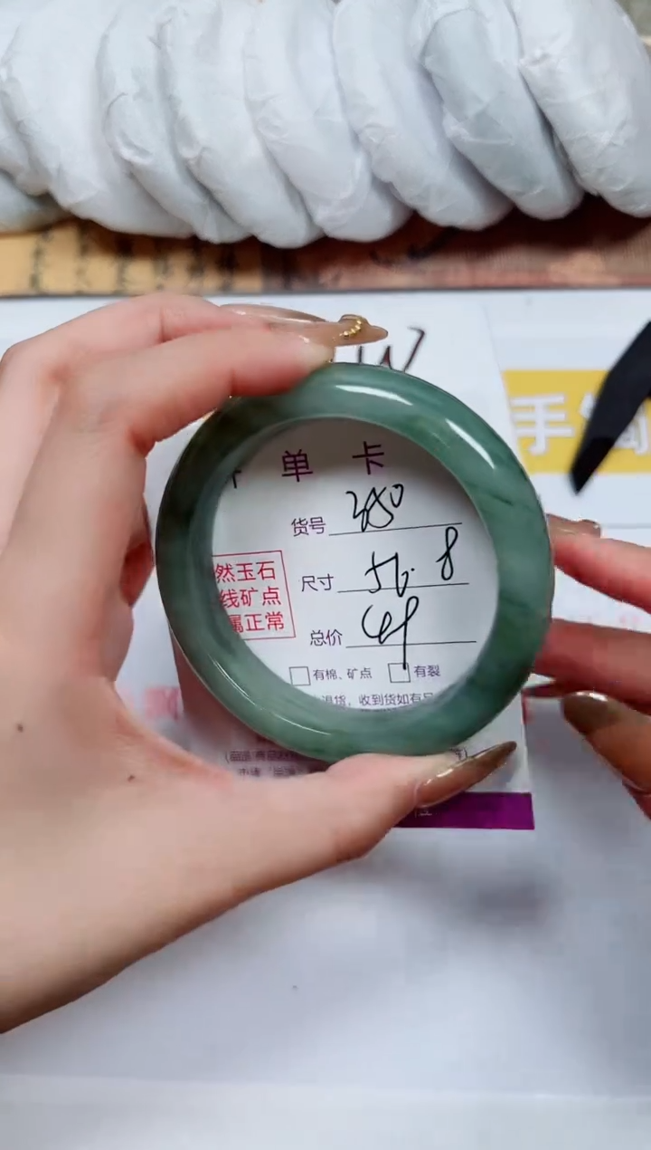 【闪购商品】石英质玉手镯未镶嵌k350