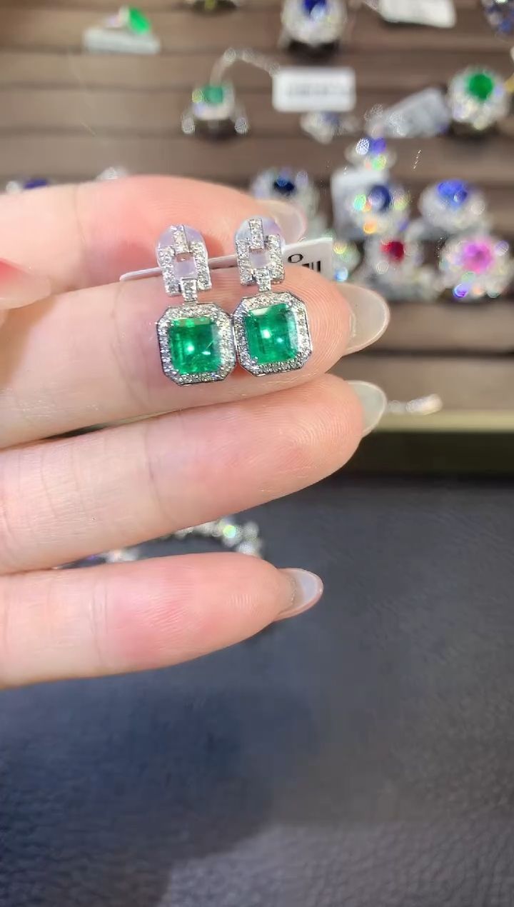 【闪购商品】祖母绿耳饰18K金镶嵌F52 