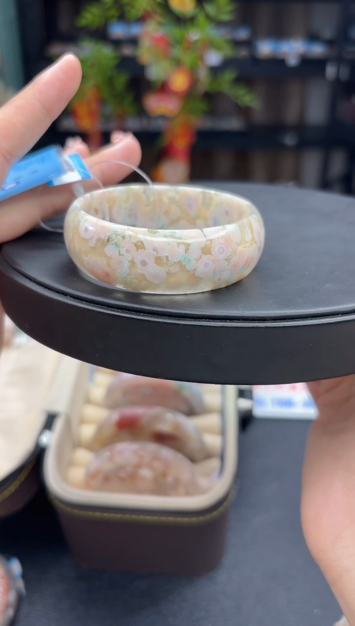 【闪购商品】石英质玉手镯未镶嵌49（53圈）