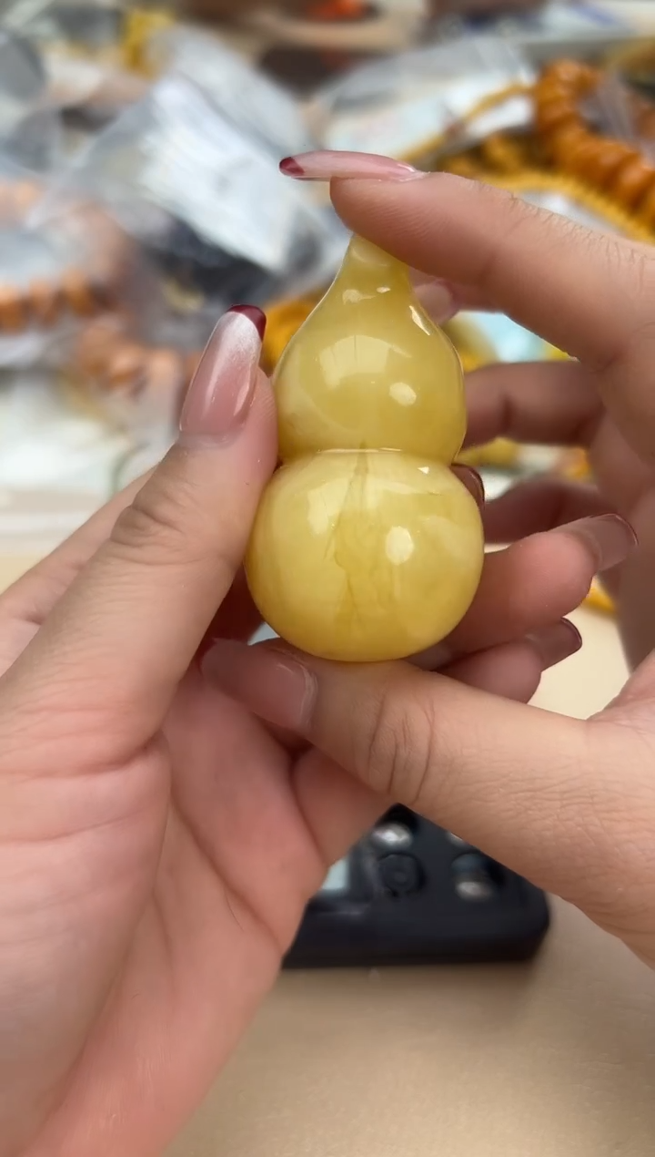 【闪购商品】琥珀裸石未镶嵌蜜蜡吊坠