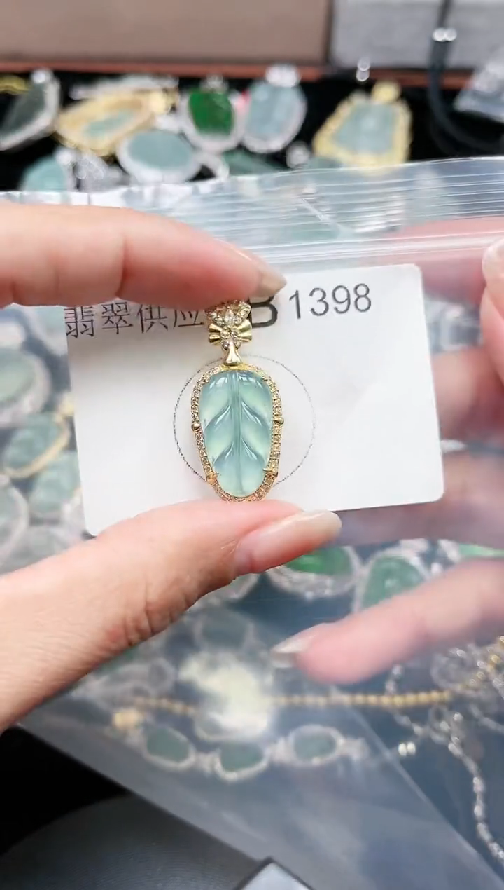 【闪购商品】翡翠颈饰未镶嵌1398赠皮绳