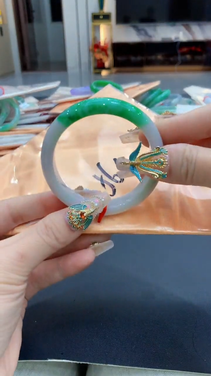 【闪购商品】翡翠手镯未镶嵌0917852603