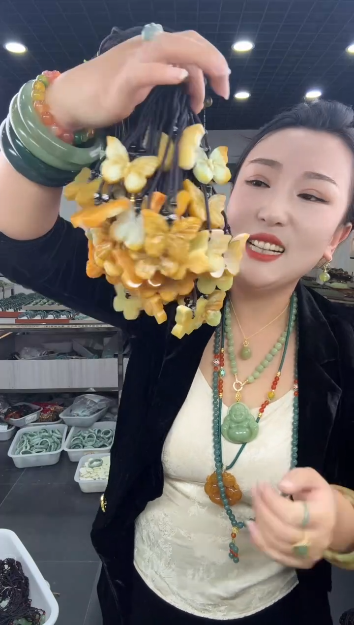 未镶嵌岫玉颈饰花玉蝴蝶【绳子款】