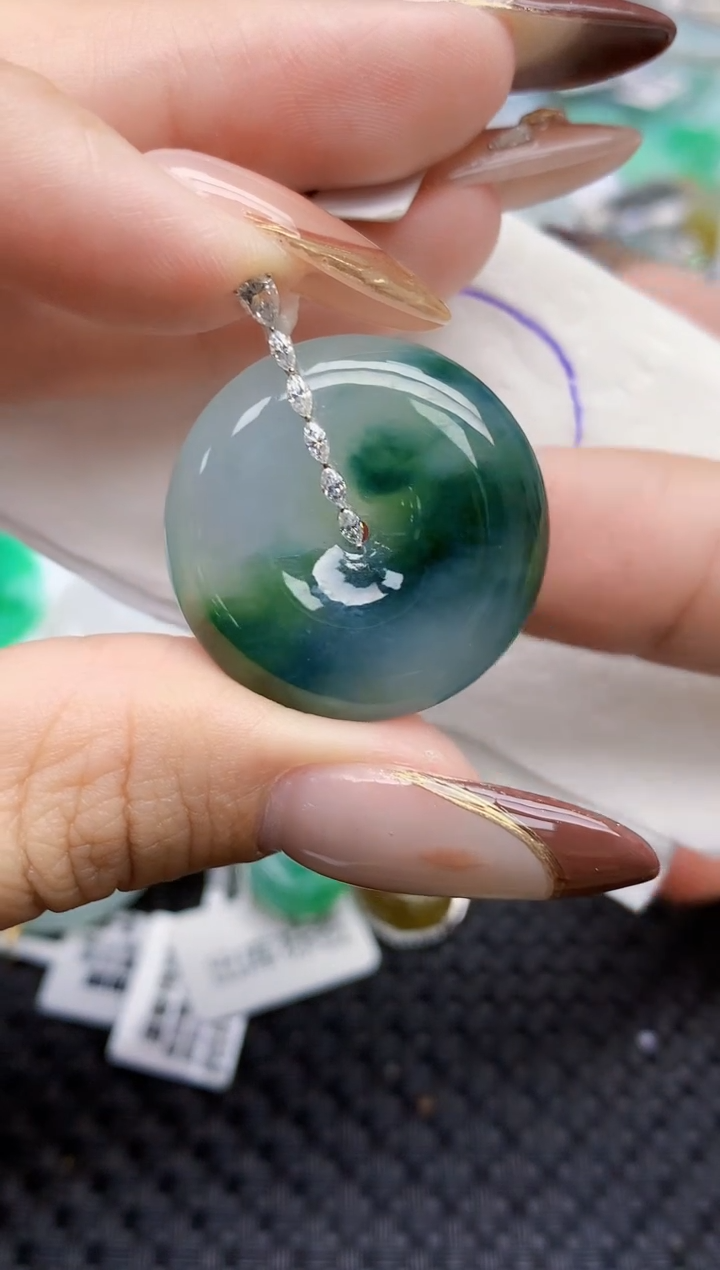 颈饰18K金镶嵌翡翠101   天然翡翠A货  百元以上9米证书费自理