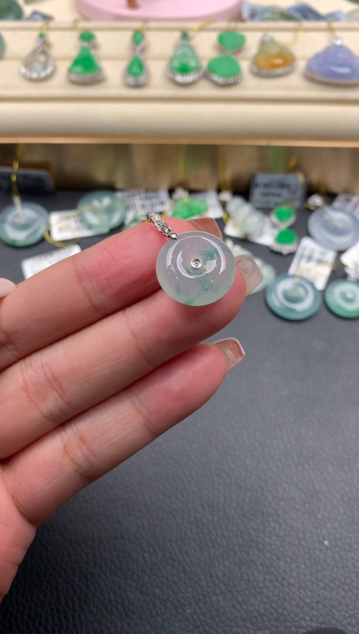 【闪购商品】翡翠颈饰18K金镶嵌D654......