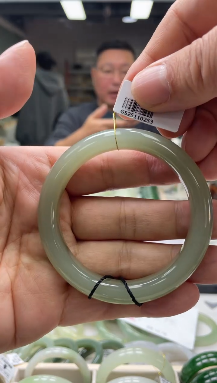 【闪购商品】和田玉手镯未镶嵌58圈口0253