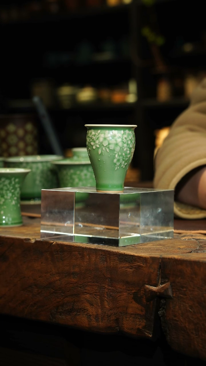 【闪购商品】瓷片李斌 梅子青繁花 小蛮腰