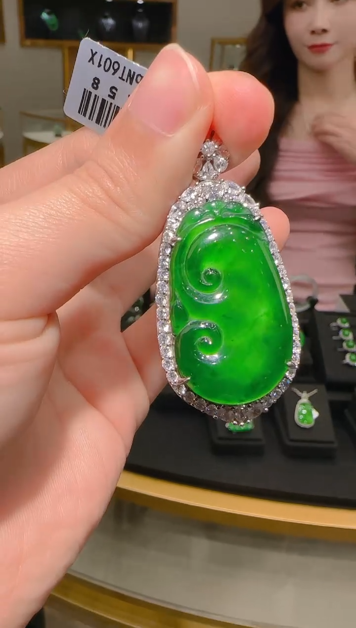 【闪购商品】翡翠吊坠(赠链)银S925镶嵌天然翡翠A货多样性发一件