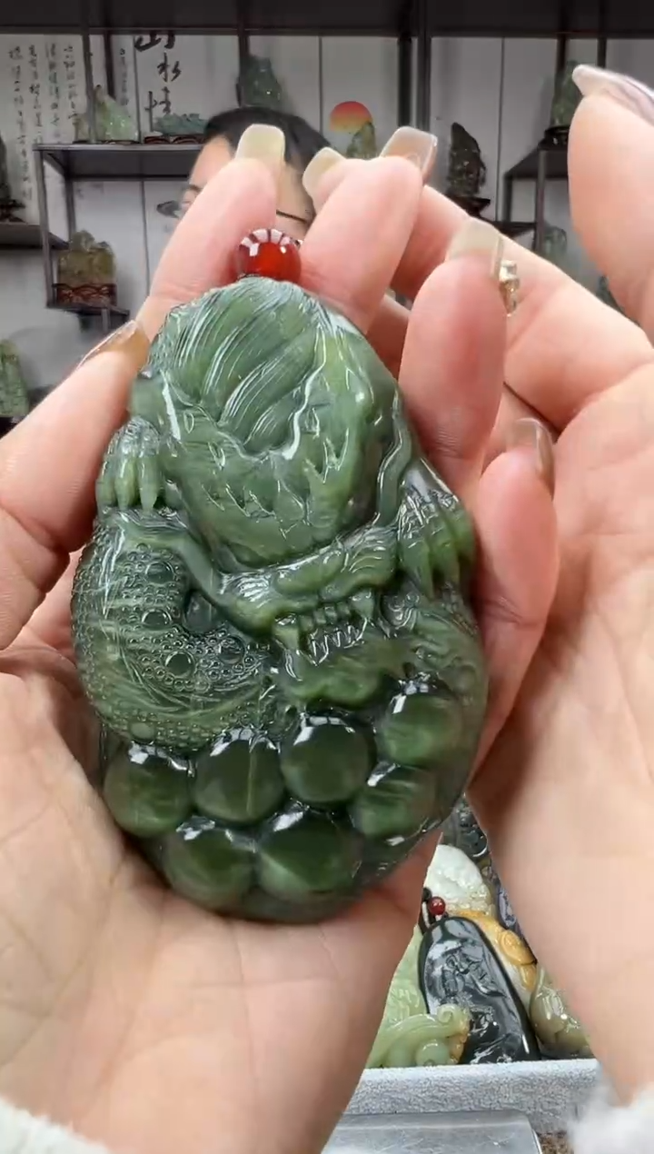 未镶嵌和田玉把件有裂