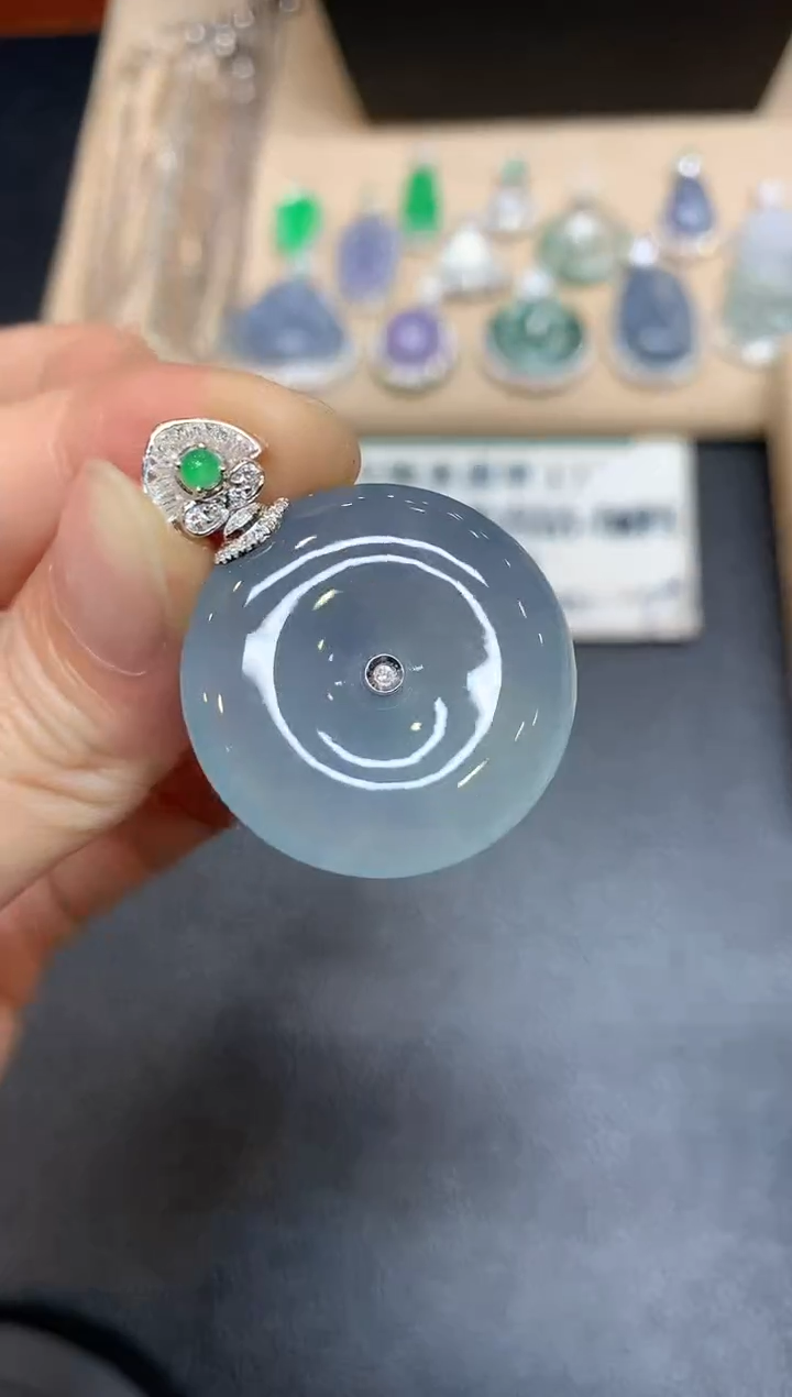 【闪购商品】翡翠颈饰18K金镶嵌平安扣【无服务费
