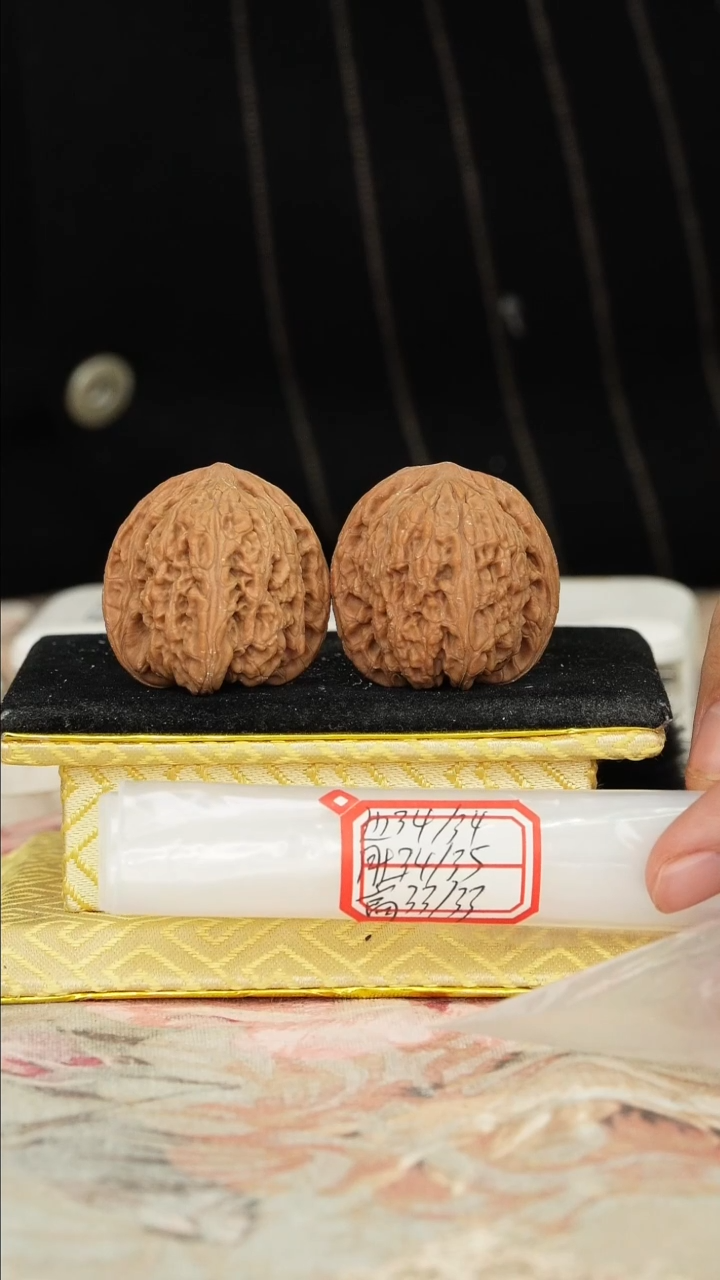 【闪购商品】文玩核桃把件密纹