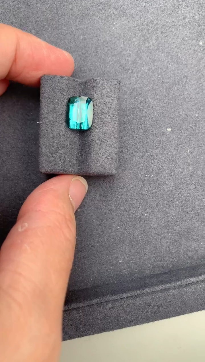 【闪购商品】碧玺裸石未镶嵌3.2ct蓝碧玺