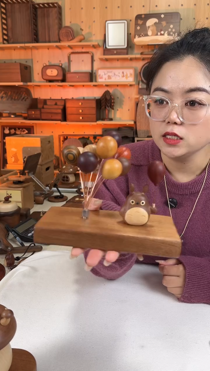 木乌檀木实木龙猫气球摆件