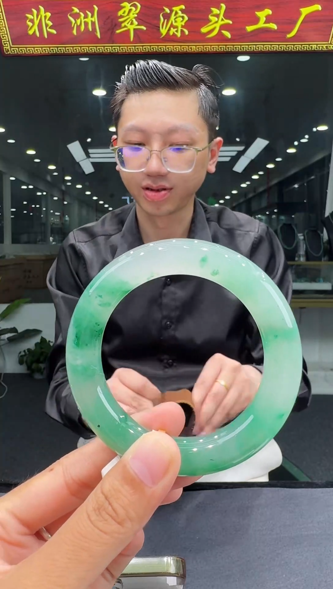 石英质玉（非洲翠）手镯未镶嵌80