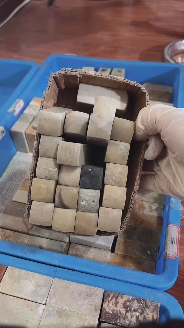 老挝石卧****轩瑕疵不规则章