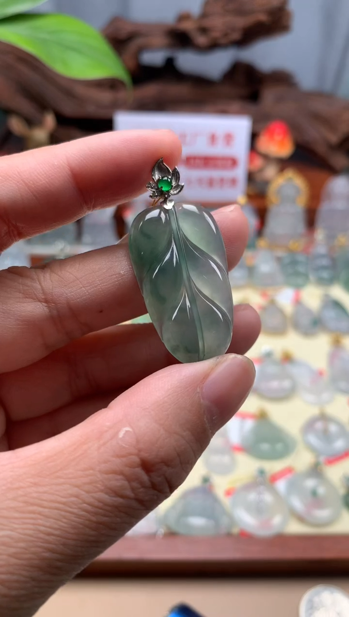 【闪购商品】翡翠颈饰18K金镶嵌叶子