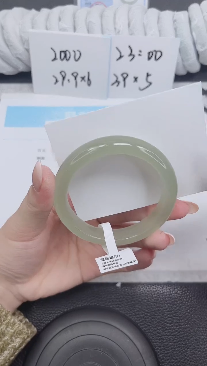 未镶嵌手镯石英质玉85-59.5