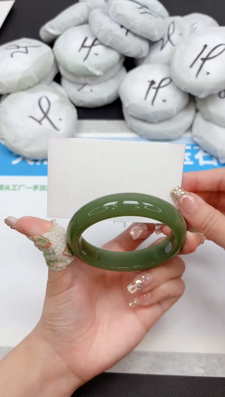 未镶嵌手镯石英质玉240-56.5