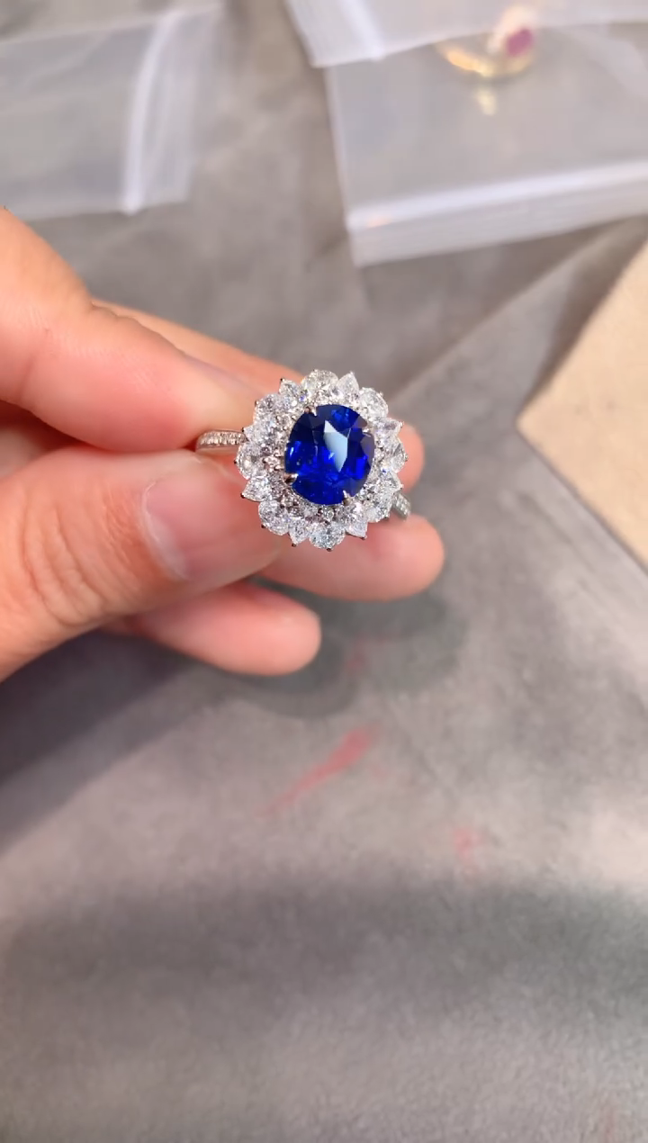 【闪购商品】蓝宝石戒指18K金镶嵌2.14CT