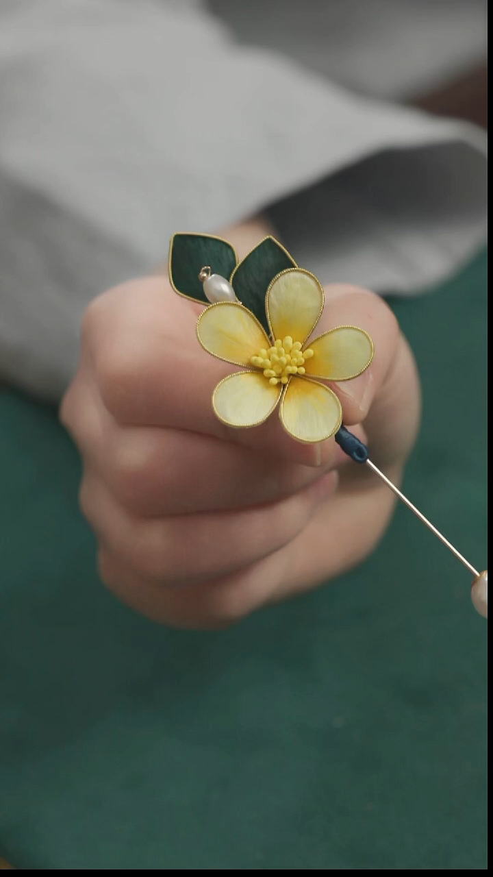 刺绣【福利】湘传礼 桑蚕丝 非遗绒花胸针