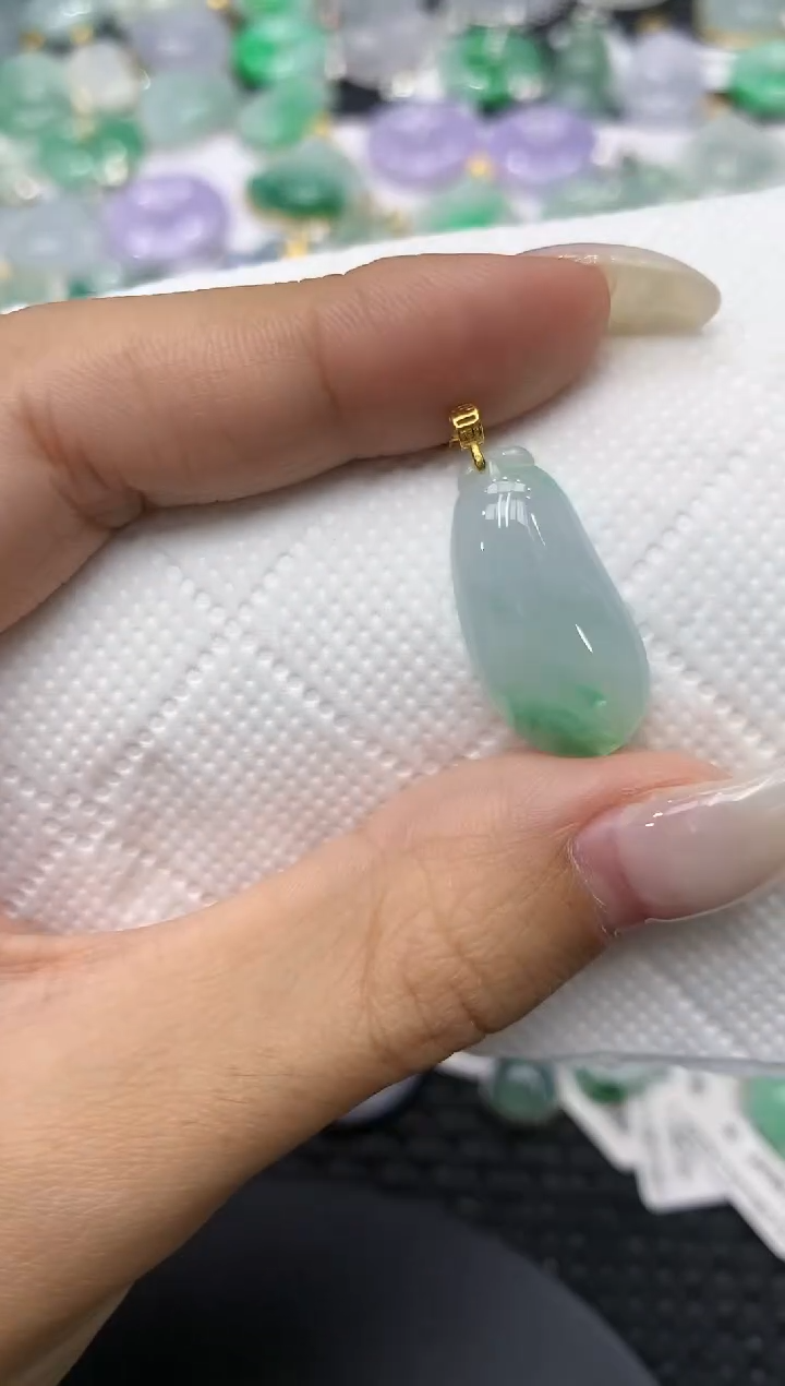 颈饰18K金镶嵌翡翠11111111111