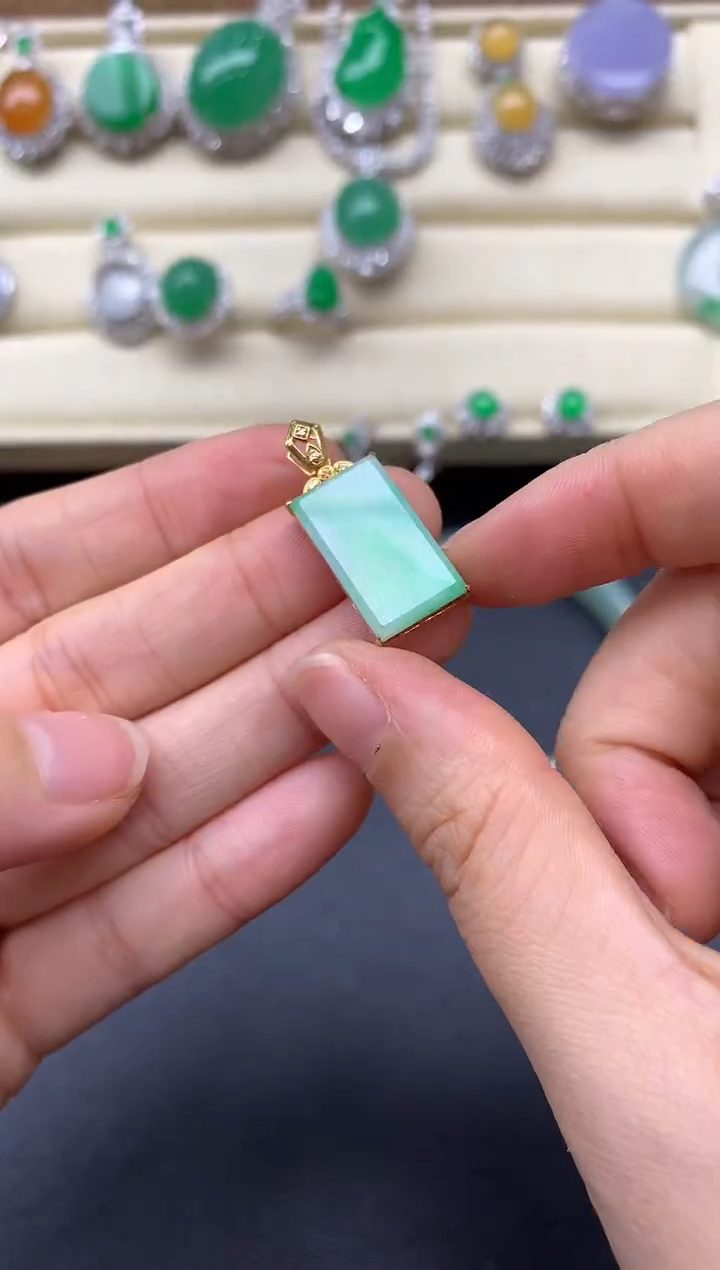 翡翠18K金镶嵌颈饰284-中国好珍宝