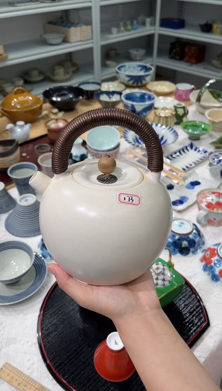 瓷片孤品白色大茶壶