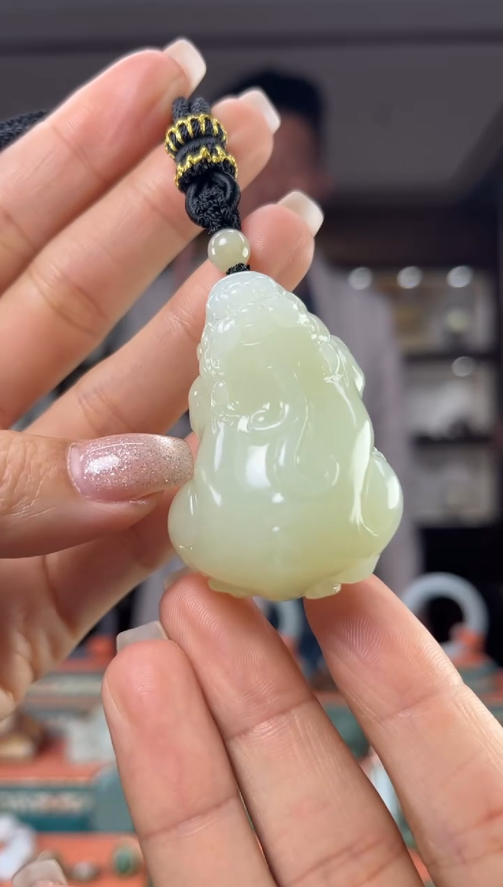 颈饰未镶嵌和田玉佩佩