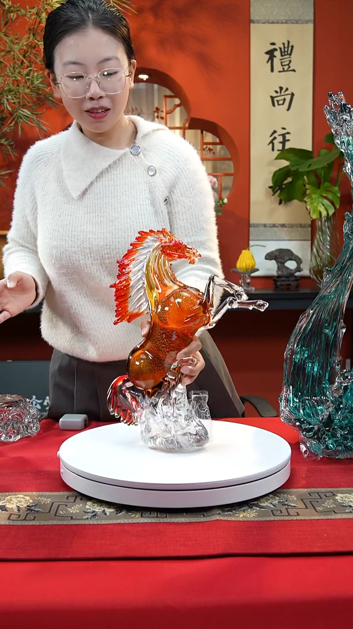 手工艺品琉璃我***家红马