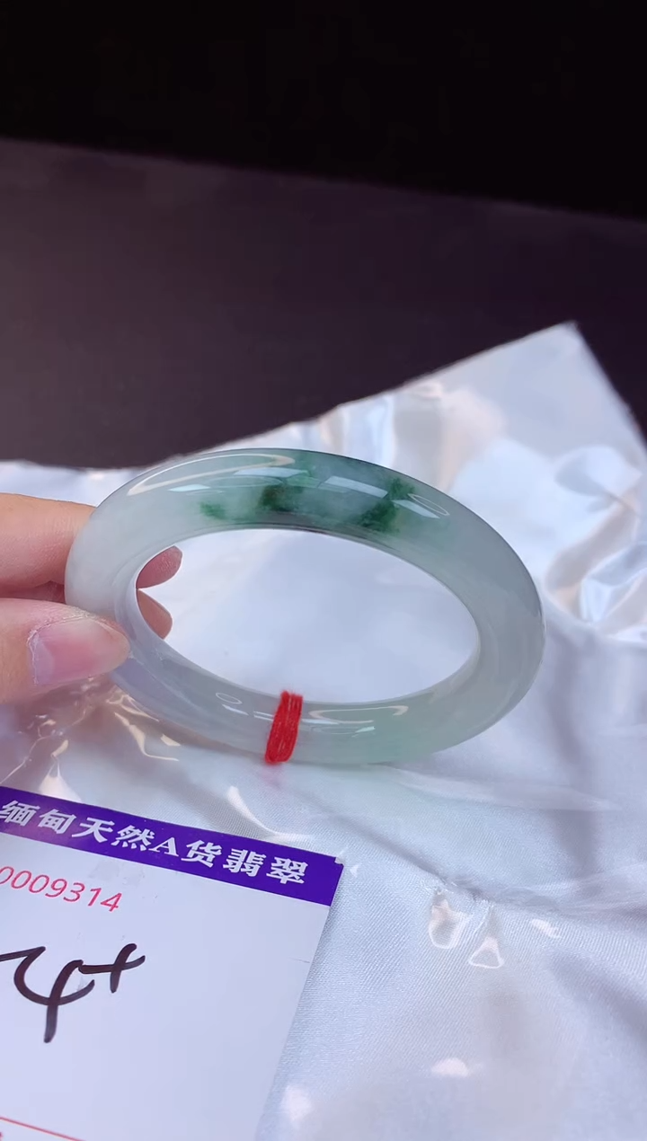 【闪购商品】翡翠手镯未镶嵌54+             