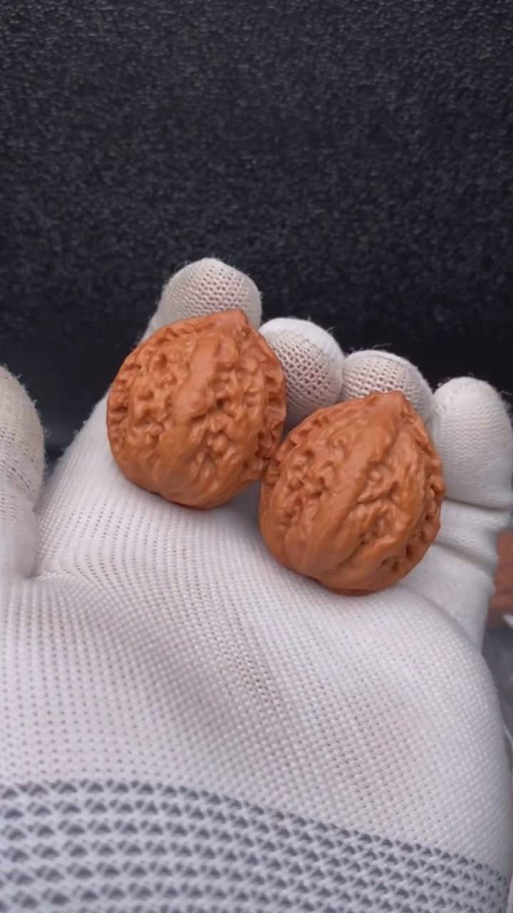 【闪购商品】文玩核桃把件龙筋