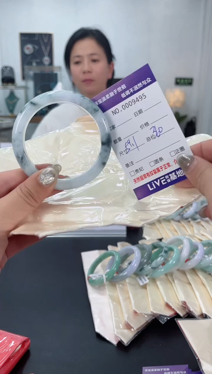 【闪购商品】翡翠手镯未镶嵌天然翡翠A货