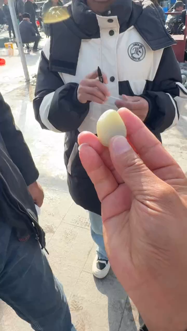 未镶嵌和田玉（糖玉）挂件和田玉