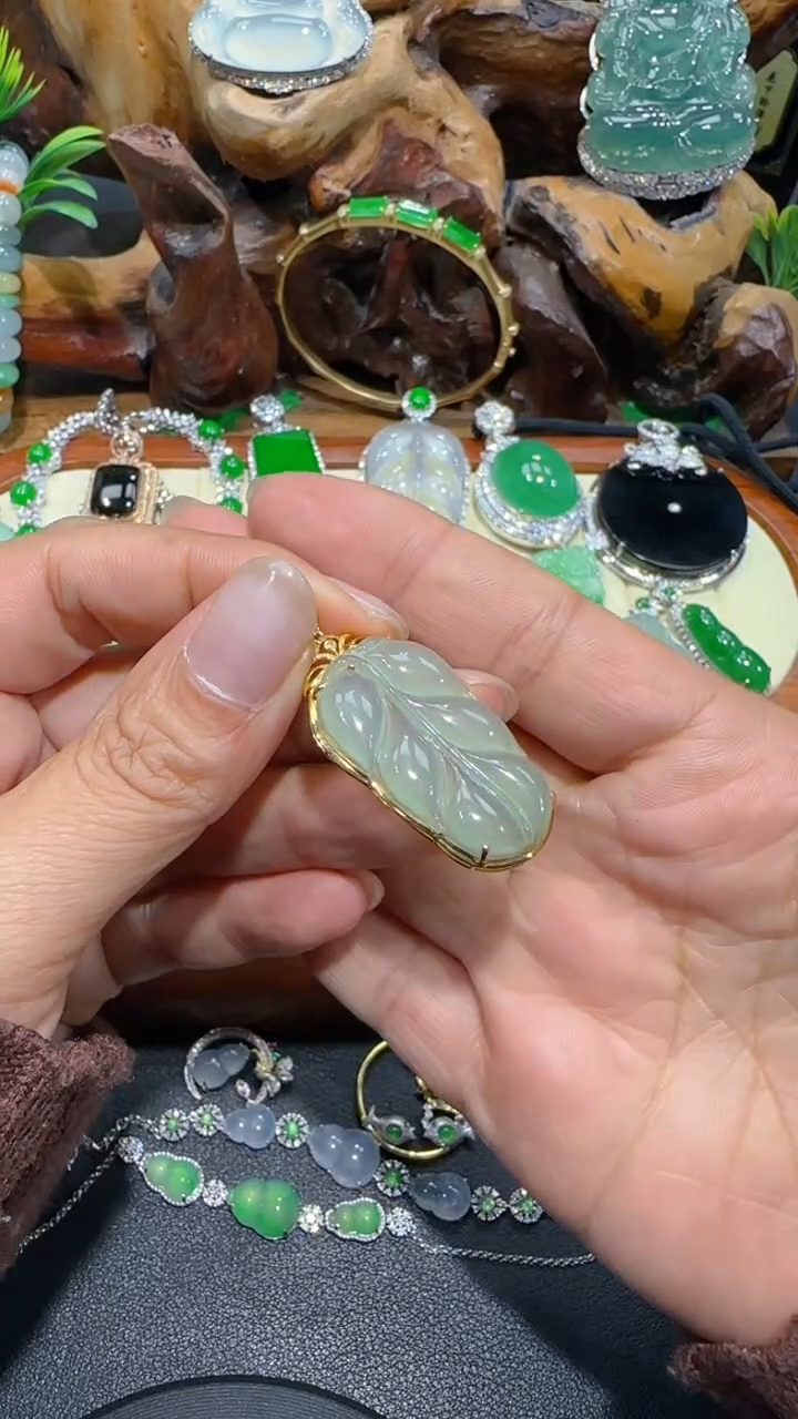 【闪购商品】翡翠吊坠(不含链)18K金镶嵌吊坠