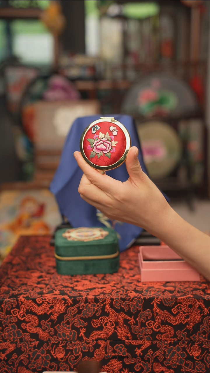 扇子绣花吊坠非遗