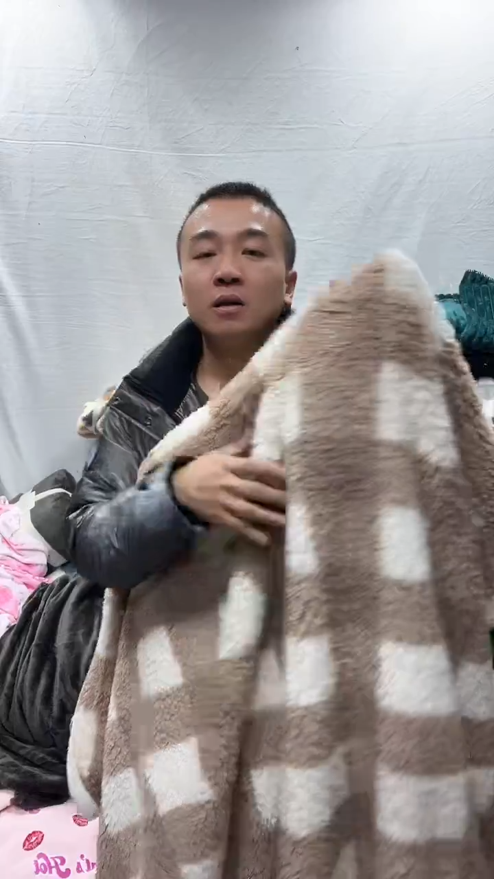 聚酯纤维1.5*2卡其格子